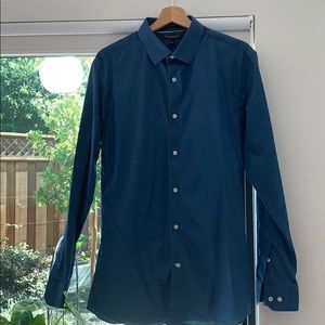 Dress shirt non iron. Lie and black polka dot